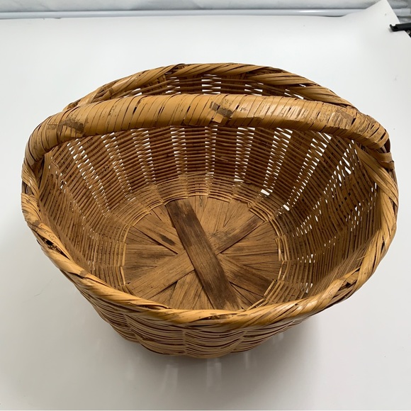 1800s Wicker Basket - Picture 2 of 4